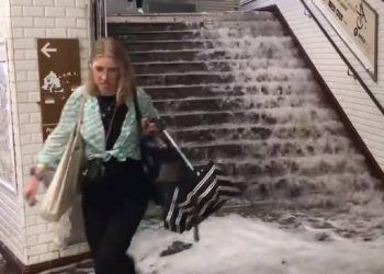 Fuertes lluvias inundan estación del metro en Paris