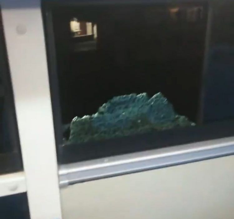 Rompen otro cristal de autobús de nuevo corredor Charles