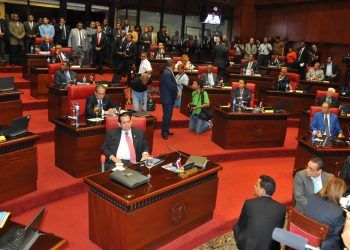 Senadores del PRM piden nuevo presidente de Cámara Alta 