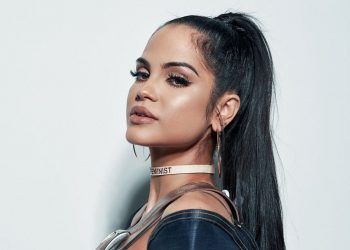 Tremendo “boche“ le da Natti Natasha a seguidora