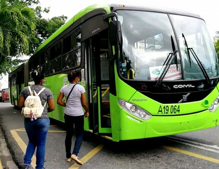 Un hombre mata a otro en autobús de la OMSA