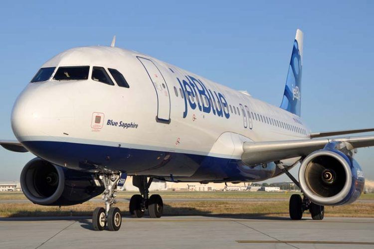Vuelo JetBlue varado por supuesto vencimiento permisos de pilotos