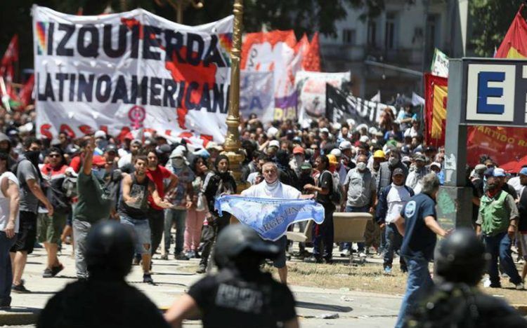 Argentinos expresan desconfianza en entes gubernamentales