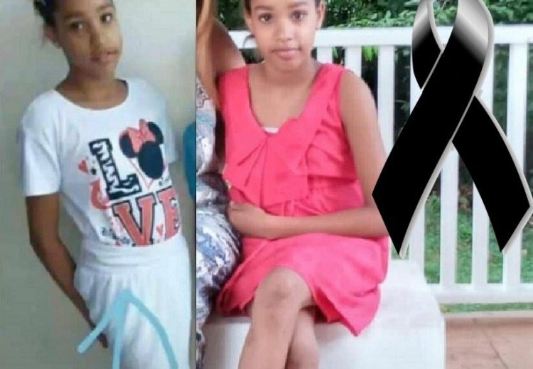 ¡Por accidente! Mujer mata su hija al retroceder de marquesina con vehículo