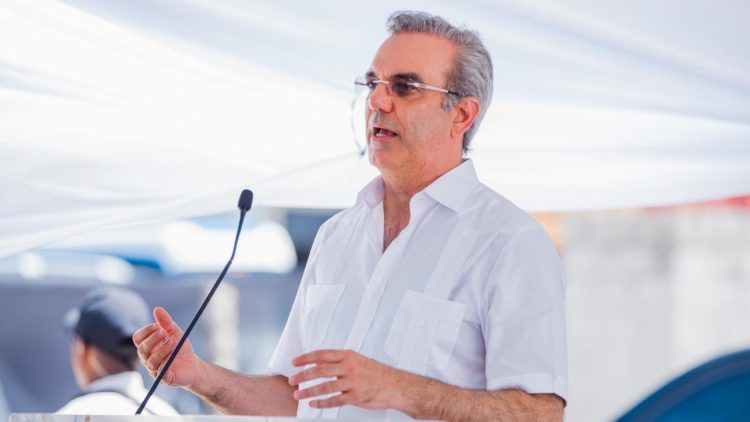 Abinader viaja de SFM a Santiago anunciar construcciones e inaugurar CORAASAN