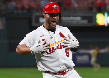 Albert Pujols ¡A 5 cuadrangulares de los 700!