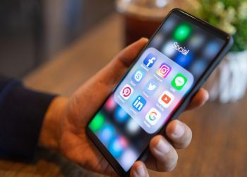 Mujer mata a su prometido en la India por compartir sus fotos íntimas en línea