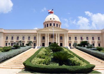 Poder Ejecutivo emite decretos de pensión y jubilación a servidores públicos y excañeros