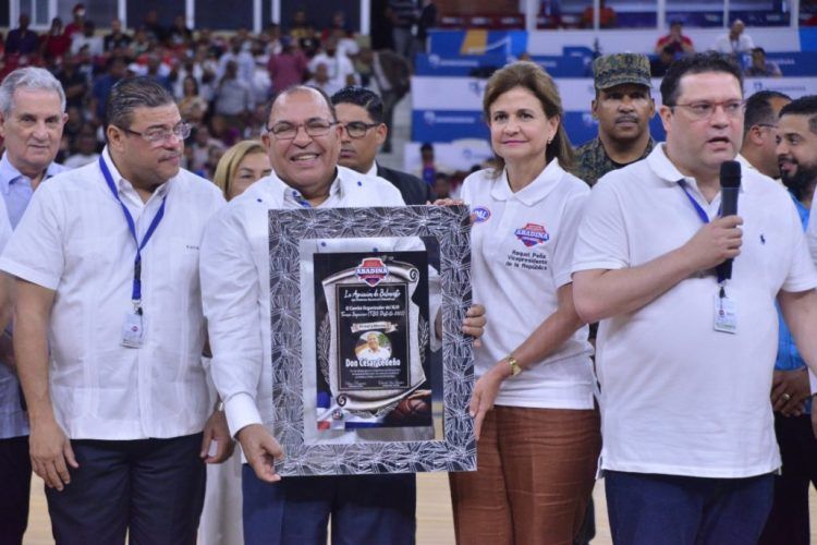 Raquel Peña encabeza acto de inauguración Torneo Basket Superior del DN