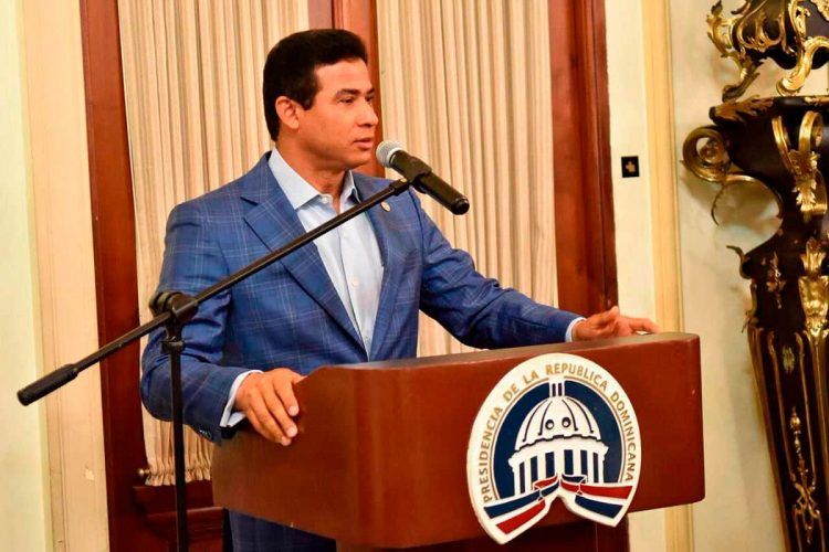 Jueza dispone mantener en prisión a Adán Cáceres