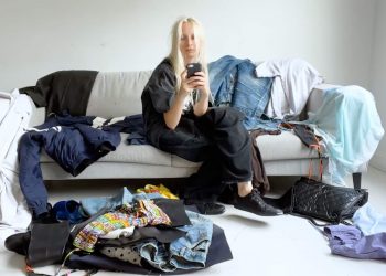 Balenciaga se asocia con Reflaunt