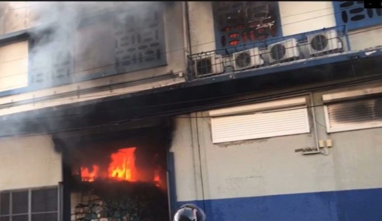 Se produce incendio en almacén "El Tiburón", del DN