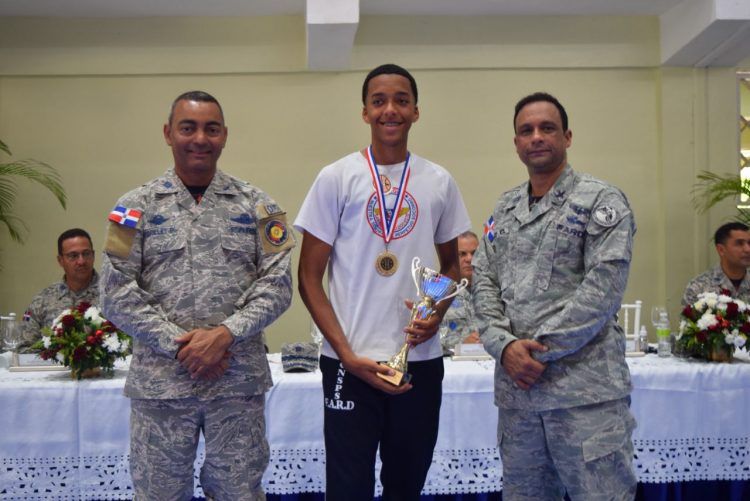 Plaza Educativa NSPS premia atletas participaron en competencia deportiva