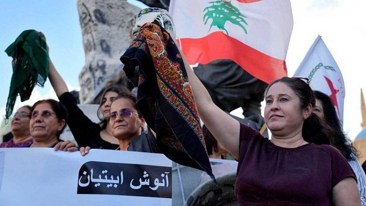 Autoridades de Irán castigarán con firmeza a mujeres que no usen el velo islámico