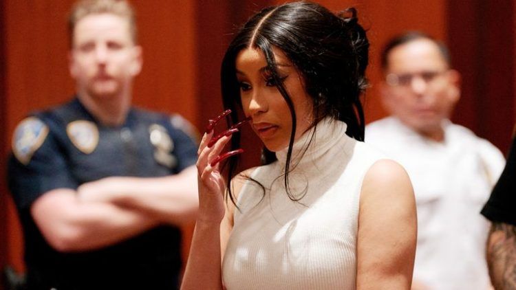 Cardi B comparece ante tribunal por incumplir servicio comunitario