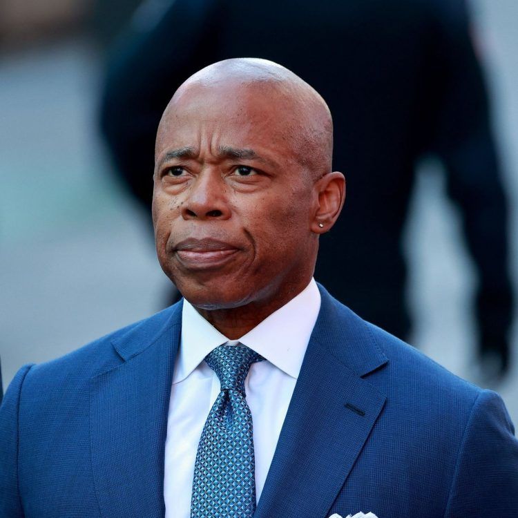 El alcalde de Nueva York, Eric Adams, es acusado de fraude y soborno