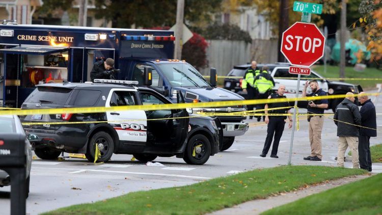 Dos estudiantes muertos y un maestro herido en un tiroteo en escuela de Iowa