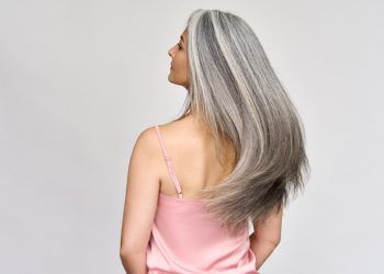 Las canas están de moda, ¿Y tú, te dejarías las canas al natural?