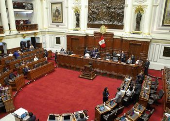 Congreso de Perú debate hoy adelanto de las elecciones