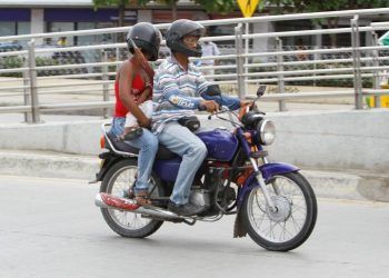 Prohibirán circulación de motores después de 11:00 PM