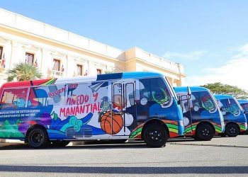 Gobierno entrega 50 autobuses para asociaciones de estudiantes Universitarios