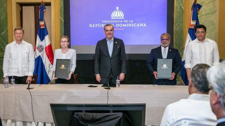 República Dominicana y Canadá firman acuerdo de cielos abiertos