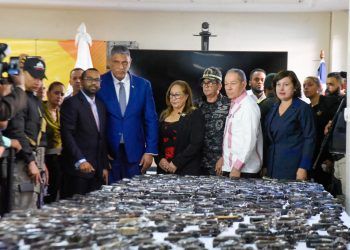 Fiscalía de Santiago entrega más de 500 armas decomisadas en procesos penales