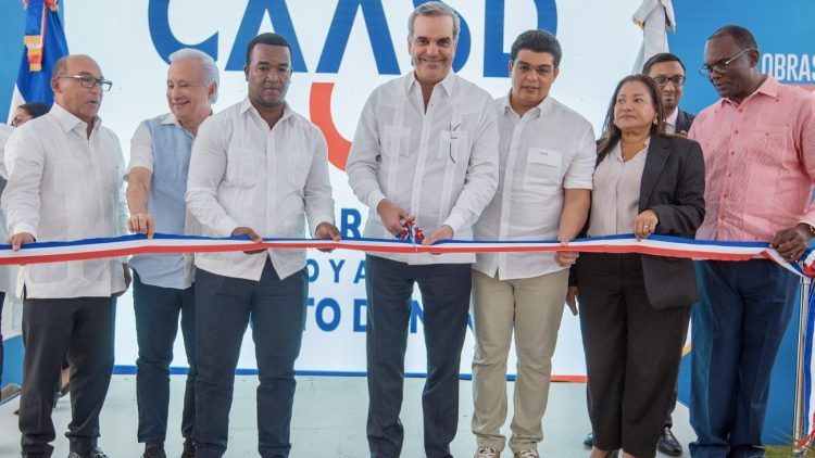 Presidente Abinader inaugura cañada saneada en Los Rieles de Pantoja