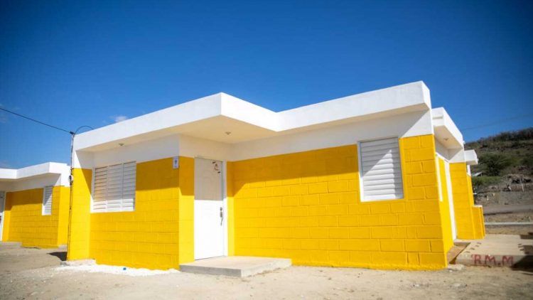 Gobierno entrega 390 vivienda a familias desplazadas en Monte Grande