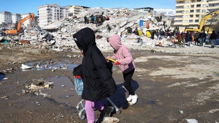 Turquía sigue sin poder identificar a casi 300 niños no acompañados tras el terremoto