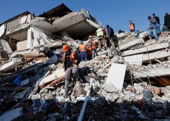 }Al menos seis muertos y más de 700 heridos por nuevo terremoto en Turquía y Siria