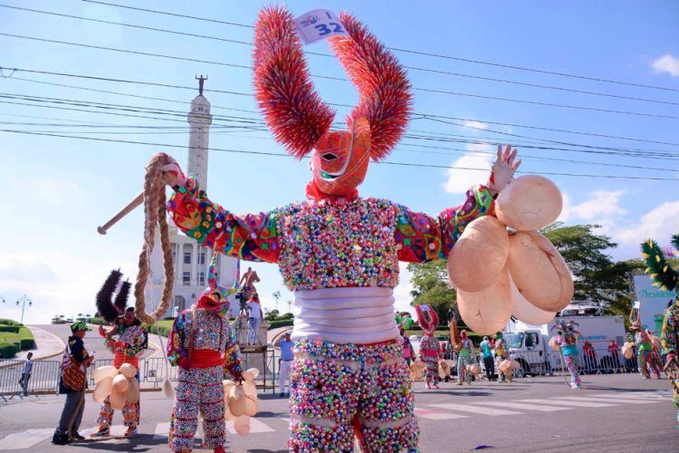 Suspenden carnaval de Santiago por muerte de niño