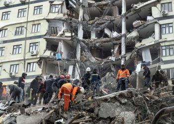 Un nuevo sismo en Turquía deja al menos un muerto y más de 60 heridos