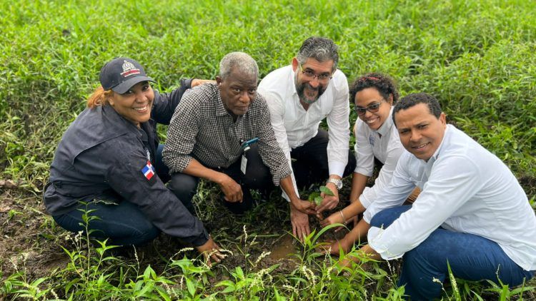 Inician programa de restauración de humedales en lagunas Redonda y Limón, y ría de Maimón