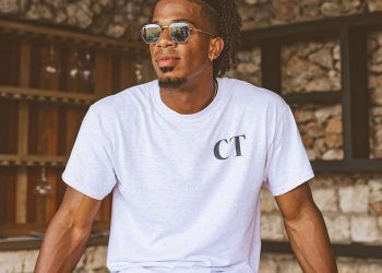 Pelotero denuncia no lo dejaron entrar a un reconocido restaurante de santo Domingo por “negro”