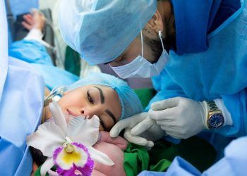 Junto a Anuel AA, Yailin la Más Viral le da la bienvenida a su hija Cattleya