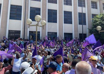 Enfrentamientos entre manifestantes y policías en Palacio de Justicia