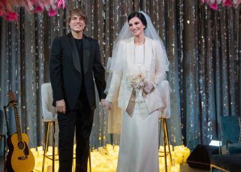 Tras 18 años de relación, Laura Pausini se casa con Paolo Carta