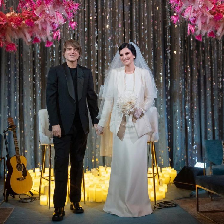 Tras 18 años de relación, Laura Pausini se casa con Paolo Carta