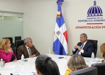 Gobierno y Colegio Médico acuerdan trabajar para fortalecer sistema de salud