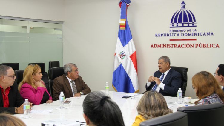 Gobierno y Colegio Médico acuerdan trabajar para fortalecer sistema de salud