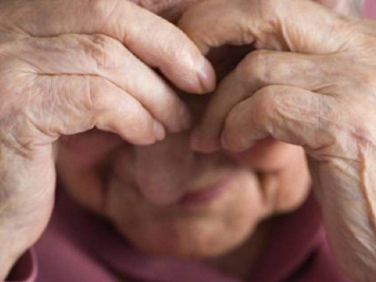 Agreden señora de 70 años