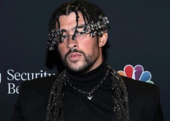 Bad Bunny recibe demanda millonaria por parte de una exnovia
