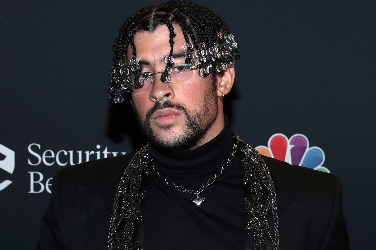 Bad Bunny recibe demanda millonaria por parte de una exnovia