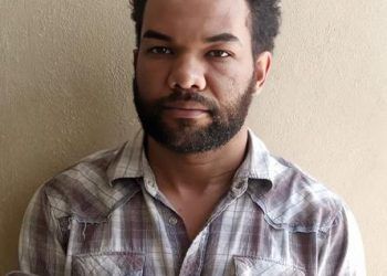 Detienen profesor acusado de masturbarse mientras daba “bola” a dos alumnas