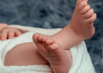 Bebé nace con dos penes y sin ano en Pakistán