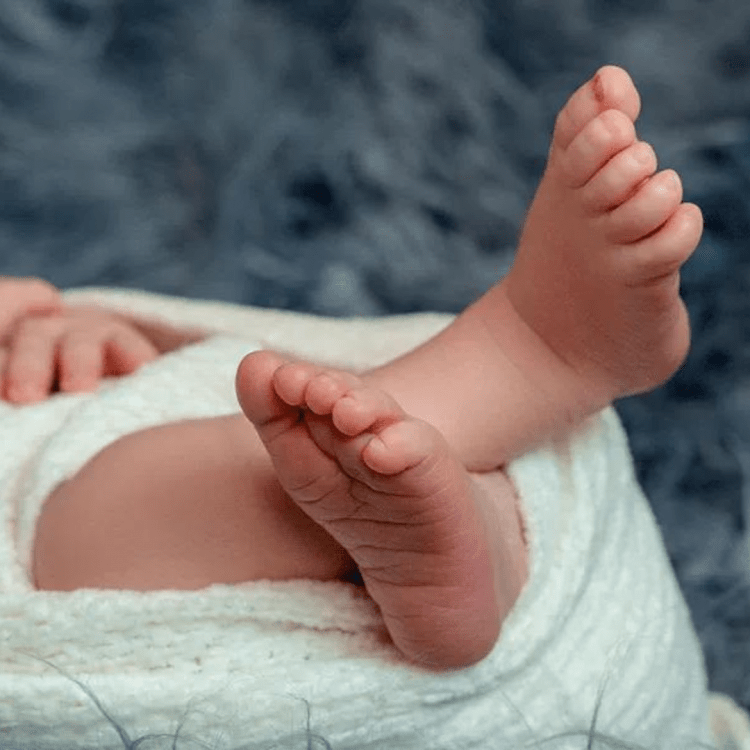 Bebé nace con dos penes y sin ano en Pakistán