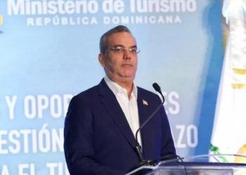 Abinader llama a países del Gran Caribe a unirse para solucionar crisis del sargazo