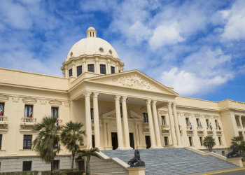 Presidente Abinader declara como alta prioridad actualizar Ley de Aviación Civil en el país