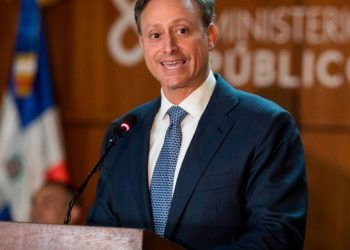 Jean Alain es intervenido quirúrgicamente debido a un tumor en un ojo